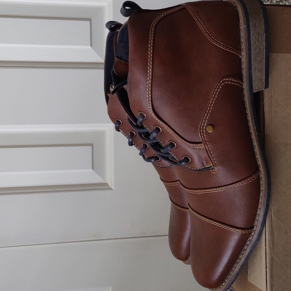 Shoes - Picture 2 of 4